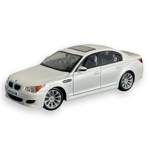 Miniatura Carro BMW M5 Branco 1/18 Maisto 31144